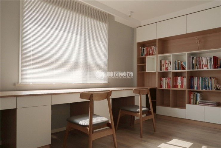 中海和平之門(mén)GHOUSE天際北臥書(shū)房裝修效果圖