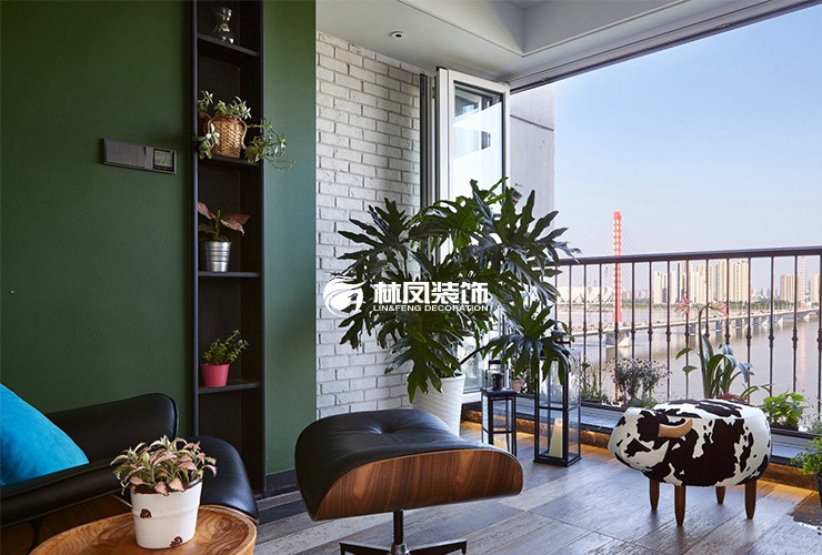 陽(yáng)臺(tái)鋪木地板裝修效果圖